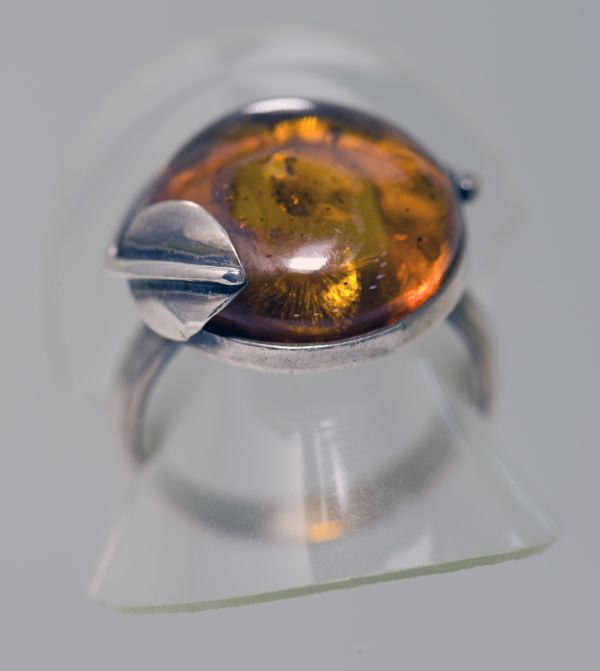 Anel de prata e âmbar
