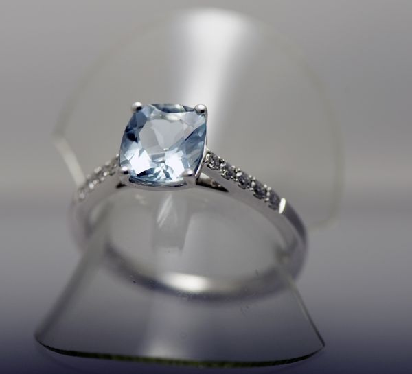 Anel em ouro com Ág. Marinha ...