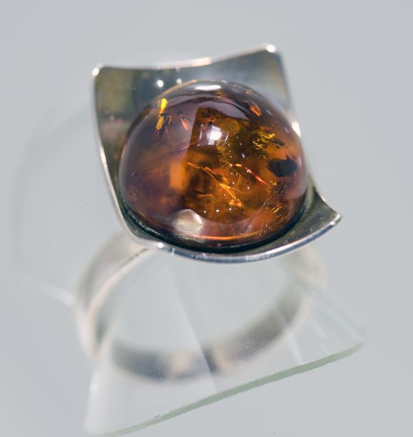 Anel em prata e âmbar