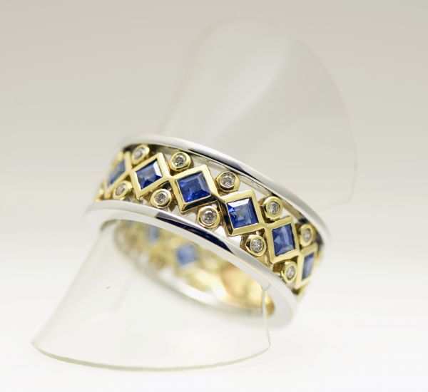Anel em ouro com safiras e b ...