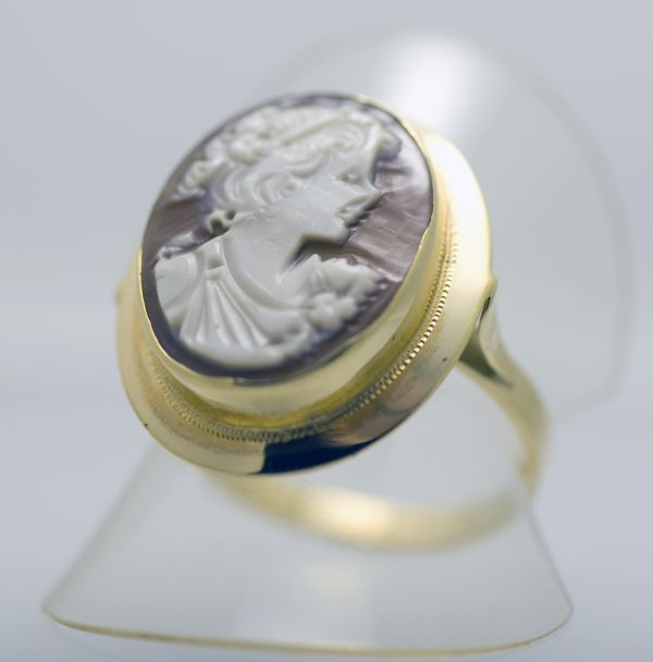 Anel em ouro 18 K com camafe ...